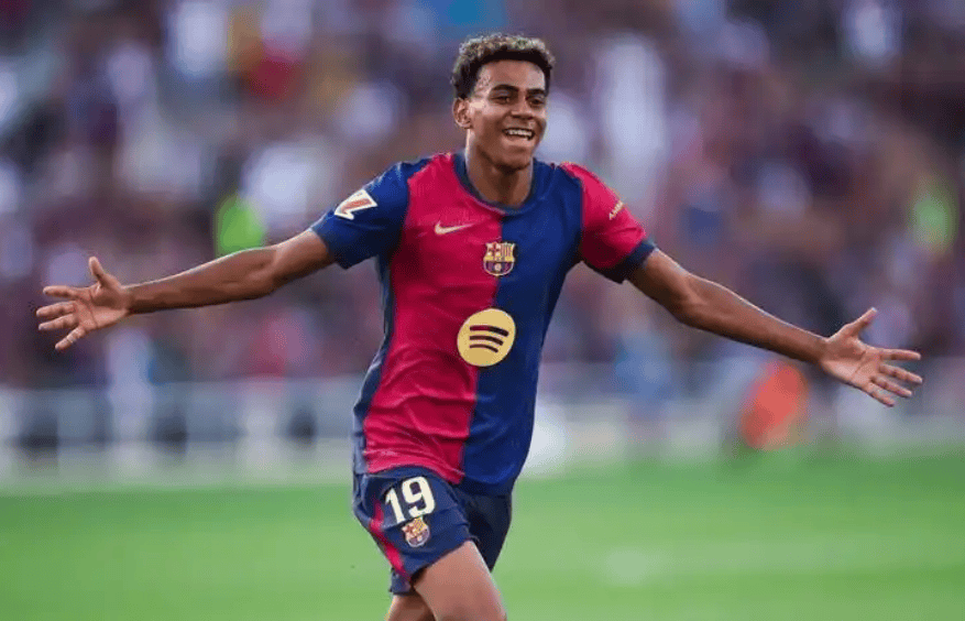 前锋关键进球锁定胜局