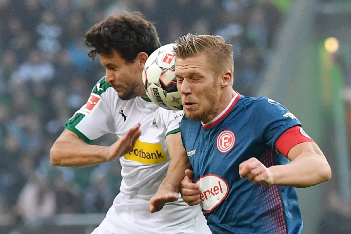 萨拉维亚：恩里克打造球队的方式非常出色，他尊重每一位球员