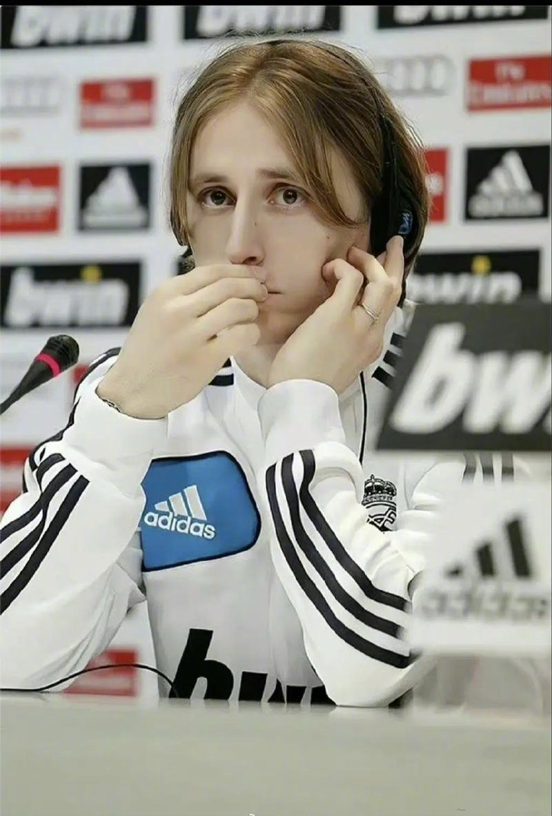 巧合！库里兄弟二人勇士生涯首秀均砍下14分