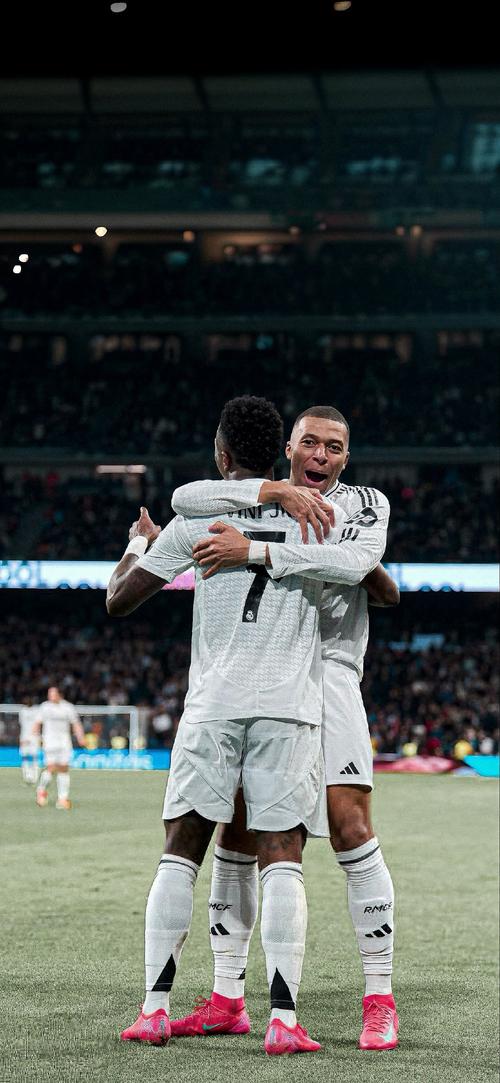 颜骏凌：夺冠的过程每年都不一样，4座中超冠军每一个都不同