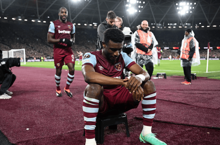 诺伊尔：乌尔比希一定会接替我的位置；我想慢慢考虑未来